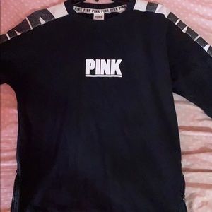 Pink zip up shirt !🖤